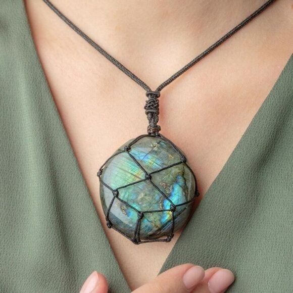 Dragon’s Heart ✦ Labradorite Amulet Necklace ✦ The Stone of Magic | Unisex | NWT - Picture 6 of 11